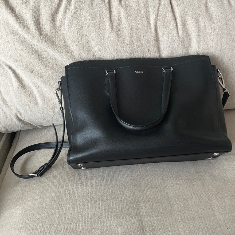 Tumi briefcase. Black leather - like new